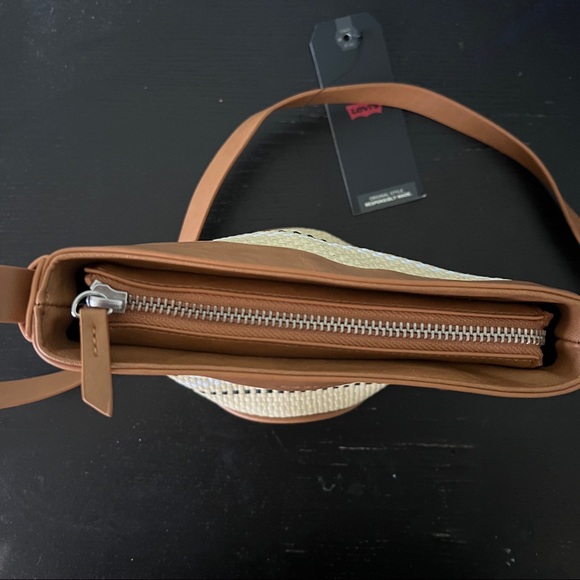 Levi's Straw Bucket Bag - Picture 5 of 5